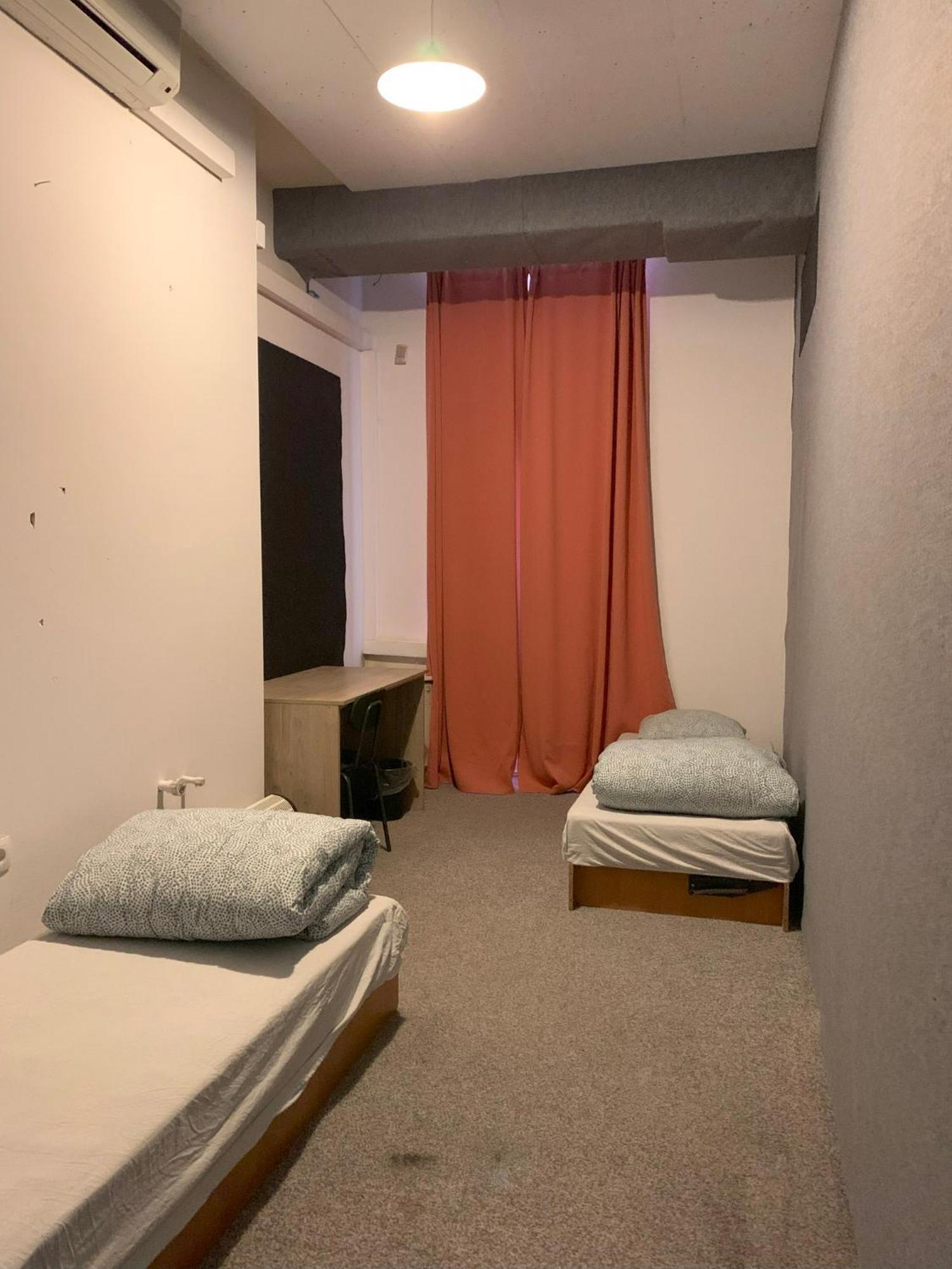 Hostal To Be *